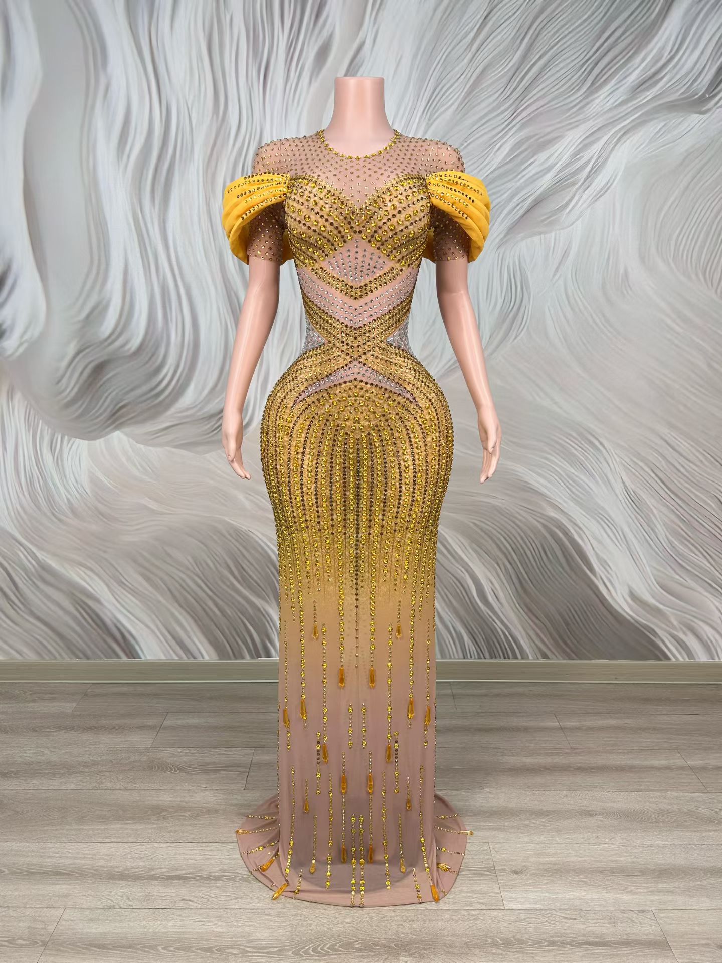 Resmi Yerlere Kadar Uzun Elbis - Women Formal Wear Photoshoot incelemesi ve fiyatı